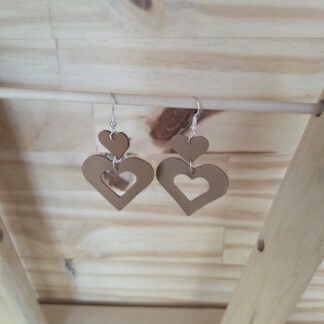 Boucles d'oreilles double cœurs marron